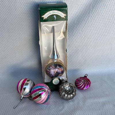 Lot 293 Tree topper & ornaments