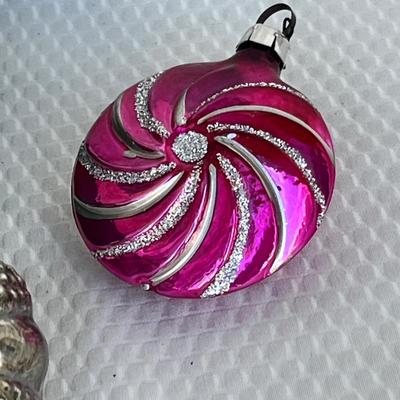 Lot 293 Tree topper & ornaments