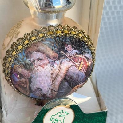 Lot 293 Tree topper & ornaments