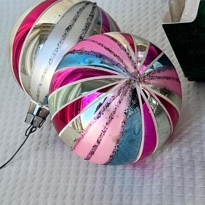 Lot 293 Tree topper & ornaments