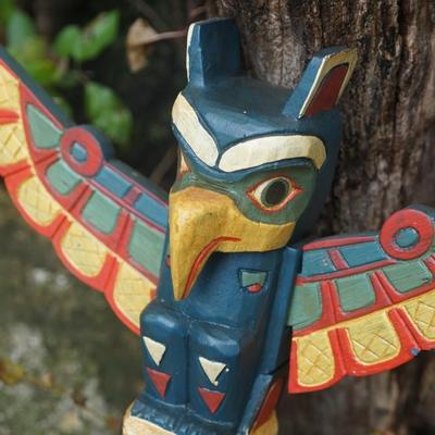 EXCELLENTWELL CRAFTED TOTEM POLE OF 12" SIGNED LAMBERT