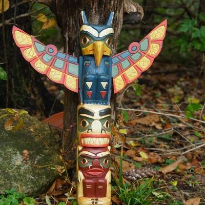 EXCELLENTWELL CRAFTED TOTEM POLE OF 12" SIGNED LAMBERT