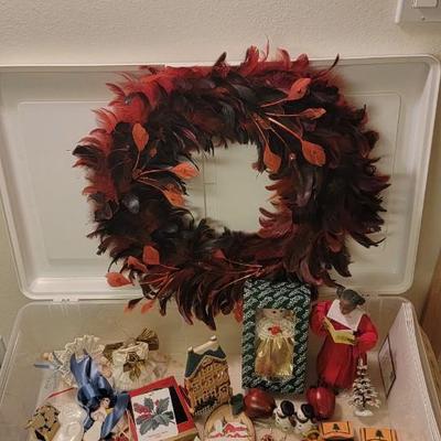 Red feather wreath, misc Holiday