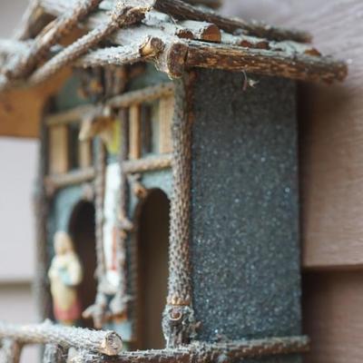 ANTIQUE GERMAN FOLK ART WEATHER COTTAGE MADE CHARMING LOG STYLE