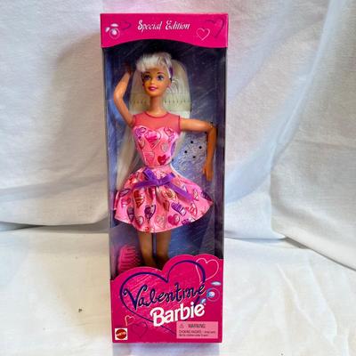 Eighteen Barbie & Ken Dolls From the 1990's (LR-MK)