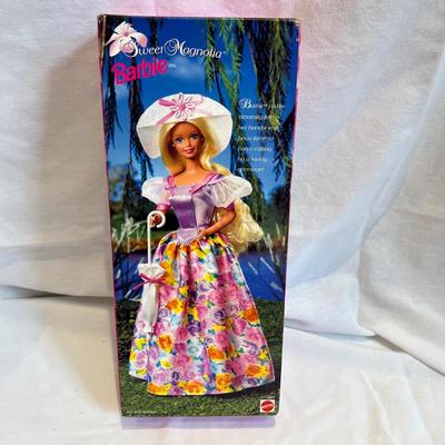 Eighteen Barbie & Ken Dolls From the 1990's (LR-MK)
