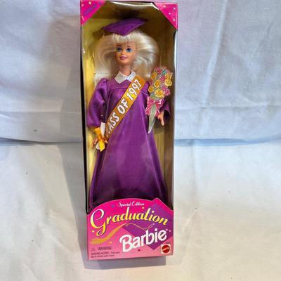 Eighteen Barbie & Ken Dolls From the 1990's (LR-MK)