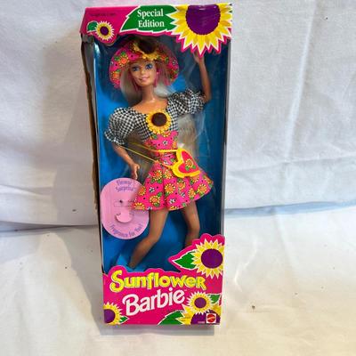 Eighteen Barbie & Ken Dolls From the 1990's (LR-MK)