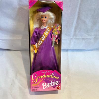 Eighteen Barbie & Ken Dolls From the 1990's (LR-MK)