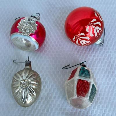 Lot 294 Vintage ornaments #2