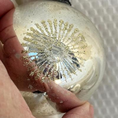 Lot 295 Vintage ornaments #3