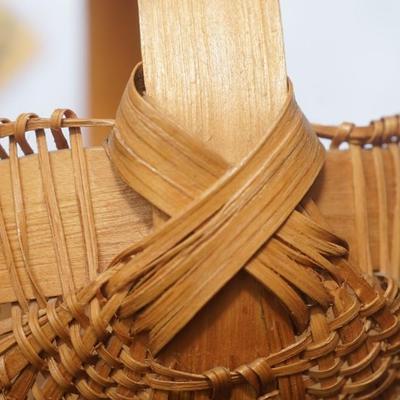 GROUPING OF FIVE SMALLER SIZE SKOOKUM DOLLS OF CHILDREN & HAND WOVEN SPLINT BASKET OF 8"