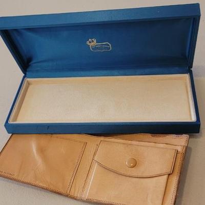Vtg leather wallet & compact
