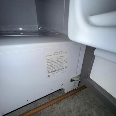 488 GE Manual Defrost Upright Freezer Model: CA 13SMB RWH