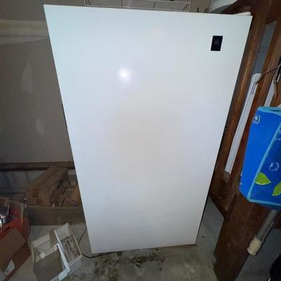 488 GE Manual Defrost Upright Freezer Model: CA 13SMB RWH