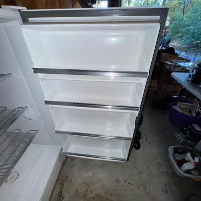 488 GE Manual Defrost Upright Freezer Model: CA 13SMB RWH