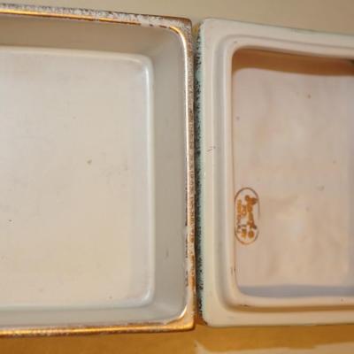 WONDERFUL STANGL POTTERY 1950'S CERAMIC BOX BLUE WITH OVERLAY OF GOLD EMBOSSED W/ STANDING LIONS