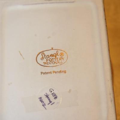 WONDERFUL STANGL POTTERY 1950'S CERAMIC BOX BLUE WITH OVERLAY OF GOLD EMBOSSED W/ STANDING LIONS