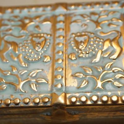 WONDERFUL STANGL POTTERY 1950'S CERAMIC BOX BLUE WITH OVERLAY OF GOLD EMBOSSED W/ STANDING LIONS