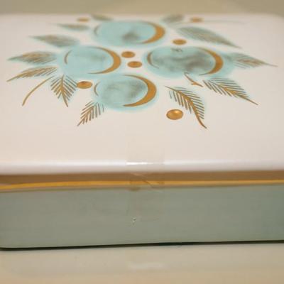 MCM STANGL POTTERY BOX "FROSTED FRUIT" PATTERN. PRETTY BLUE /GOLD ACCENT ON IVORY CERAMIC
