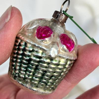 Lot 298 Vintage ornaments #4