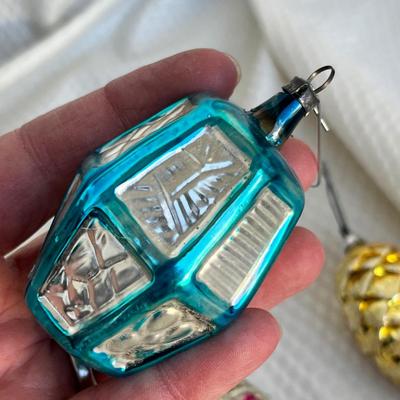 Lot 298 Vintage ornaments #4