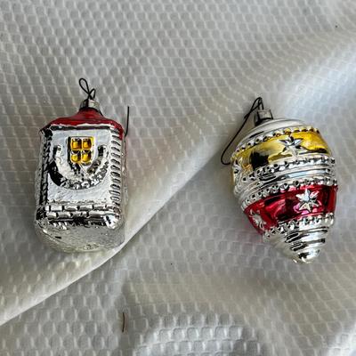 Lot 301 Vintage ornaments #7