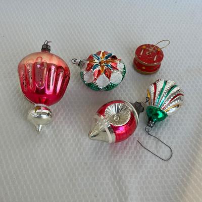 Lot 302 Vintage ornaments #8