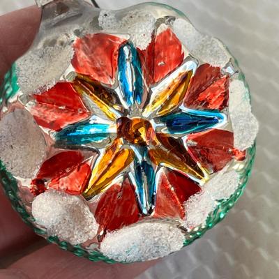 Lot 302 Vintage ornaments #8