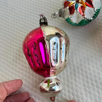 Lot 302 Vintage ornaments #8
