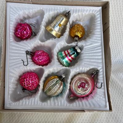 Lot 304 Vintage ornaments #9