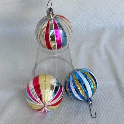 Lot 305 Vintage ornaments #10
