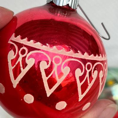 Lot 306 Vintage ornaments #11