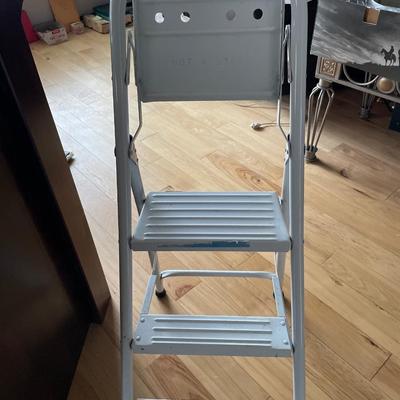 White foldable step ladder