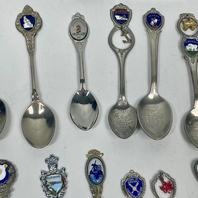 Sale Photo Thumbnail #458: Many spoons, 1 Sterling silver, the rest are silver-plate or pewter. In good vintage condition with some slight tarnishing on a few.