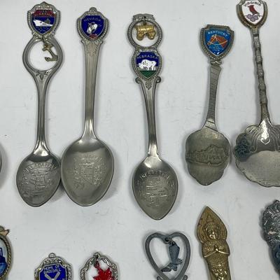 25 collectible antique teaspoons souvenir States, Countries, Attractions, Sterling