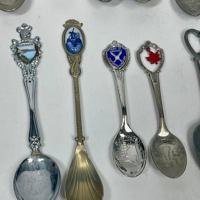 25 collectible antique teaspoons souvenir States, Countries, Attractions, Sterling