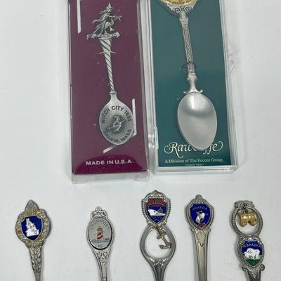 25 collectible antique teaspoons souvenir States, Countries, Attractions, Sterling
