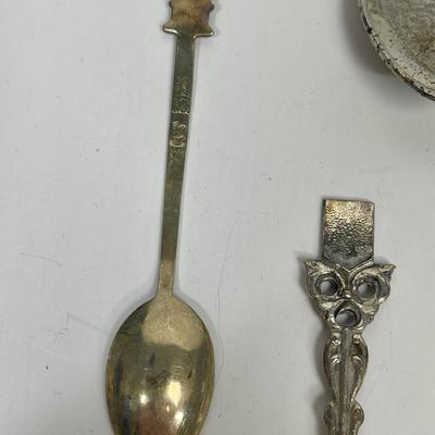 Sale Photo Thumbnail #455: Many spoons, 1 Sterling silver, the rest are silver-plate or pewter. In good vintage condition with some slight tarnishing on a few.