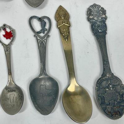 25 collectible antique teaspoons souvenir States, Countries, Attractions, Sterling