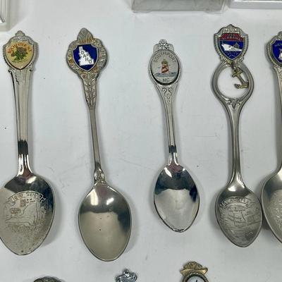 25 collectible antique teaspoons souvenir States, Countries, Attractions, Sterling