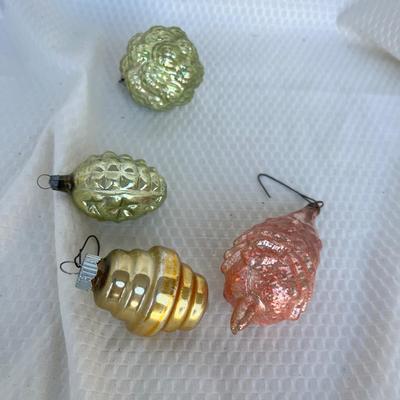 Lot 312 Vintage ornaments #17