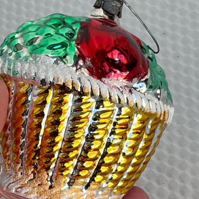 Lot 313 Vintage ornaments #18