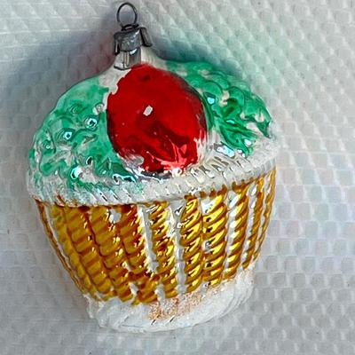 Lot 313 Vintage ornaments #18