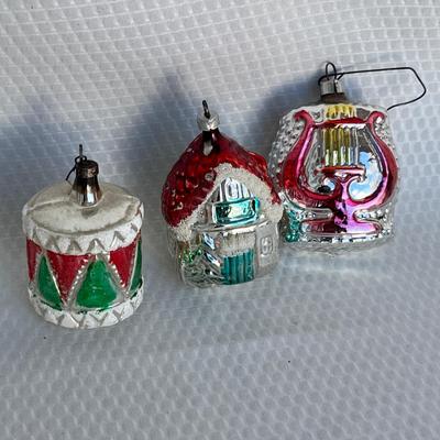 Lot 314 Vintage ornaments #19