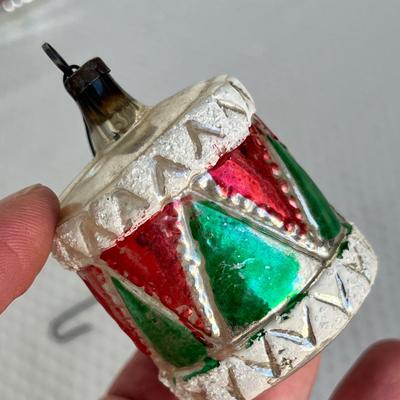 Lot 314 Vintage ornaments #19