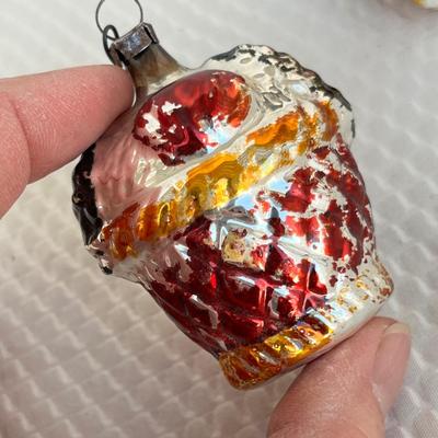 Lot 318 Vintage ornaments #23