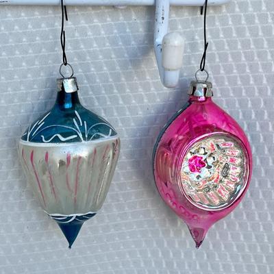Lot 320 Vintage ornaments #25