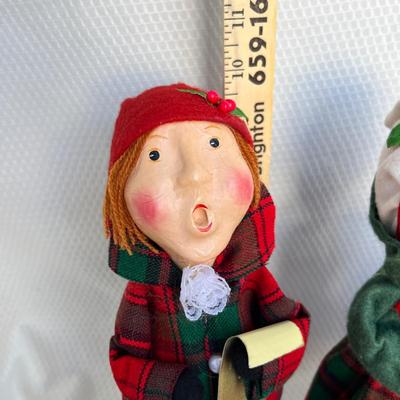 Lot 323 Christmas decor & carolers