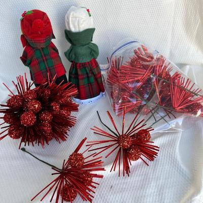 Lot 323 Christmas decor & carolers